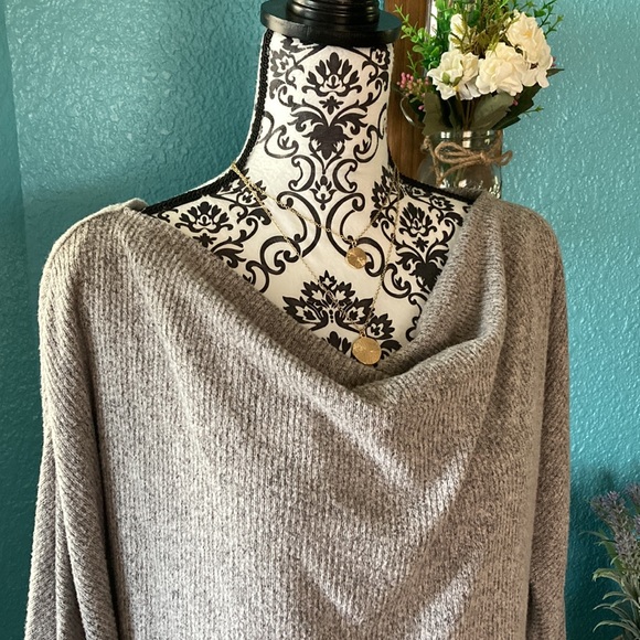 Mikey & Joey | Off the shoulder Sweater